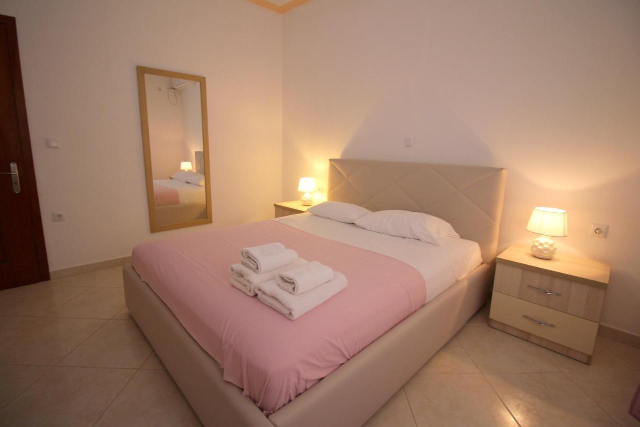 Villa 24 Sarandë Exteriör bild