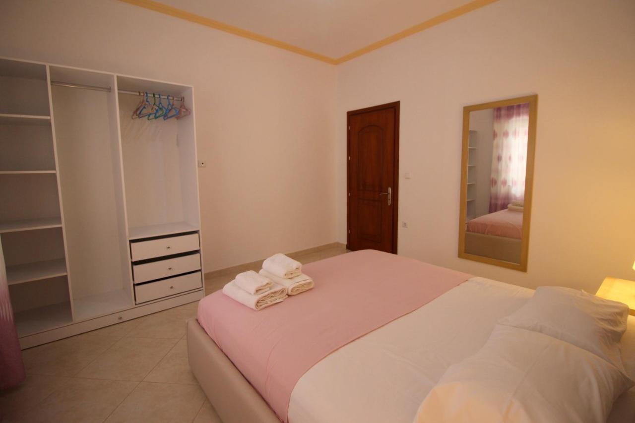 Villa 24 Sarandë Exteriör bild